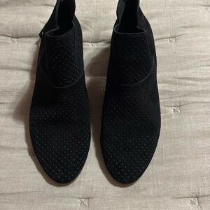 REACTION Kenneth Cole suede Black Perforated Ankle Boots.